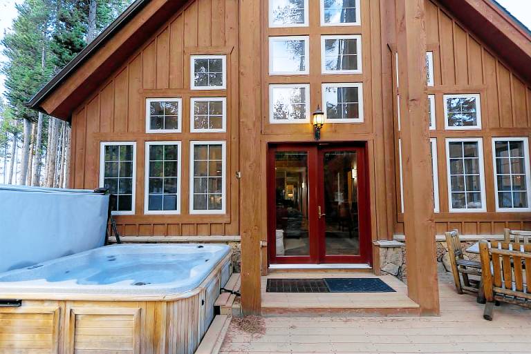 Sawmill Run Lodge: Pet-Friendly, Walk to Peak 8, Hot Tub, Grill, Shuttle in Breckenridge, CO