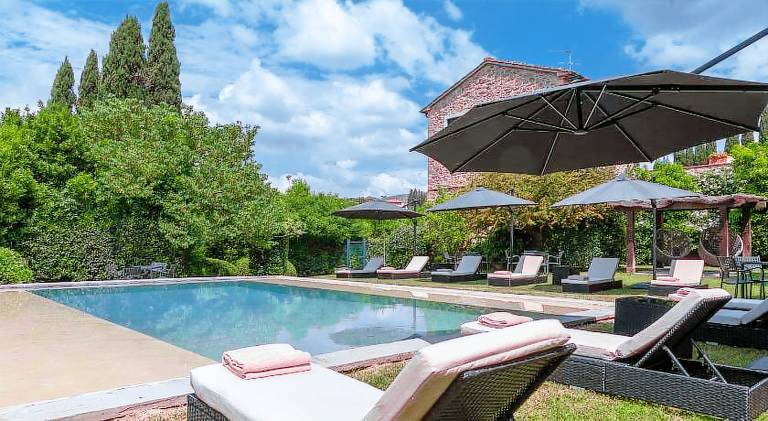 Villa with pool & hot tub | Pets allowed — photo 3