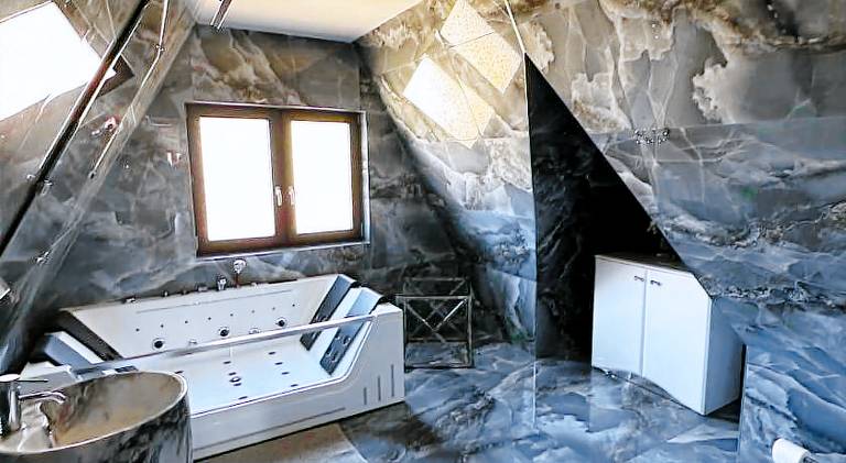 Villa with jacuzzi in Poronin