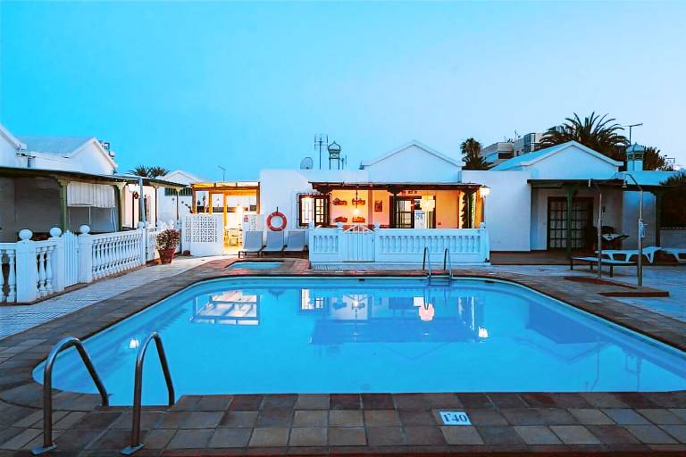 Bungalow with pool, yard & jacuzzi | Perfect for remote work | Dogs allowed — photo 3