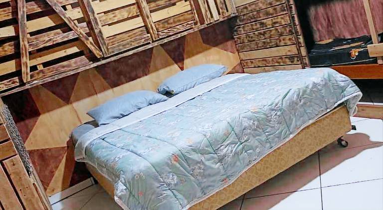 Quarto refrigerado, sala, cozinha completa, banheiro privativo in São João del Rei