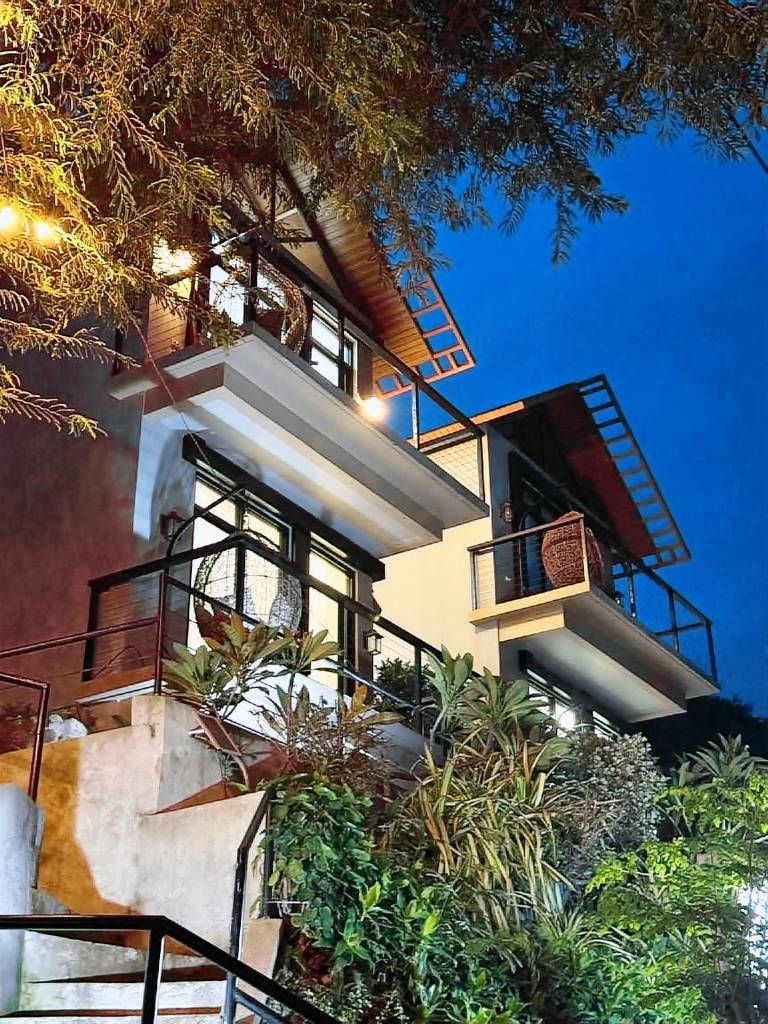 Villa with garden, pool & grill in Mabini