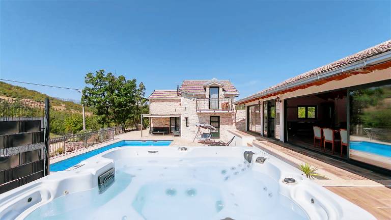 Villa with garden, barbecue & jacuzzi — photo 3