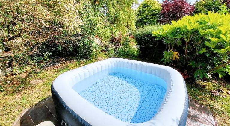 House with hot tub — photo 2