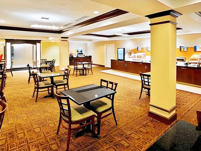 Holiday Inn Express Hotel & Suites Crawfordsville By IHG — photo 5