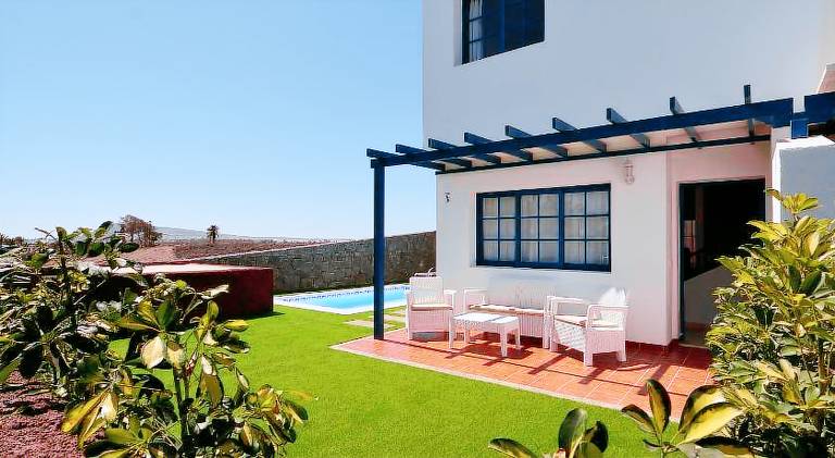 Villa with pool — photo 3
