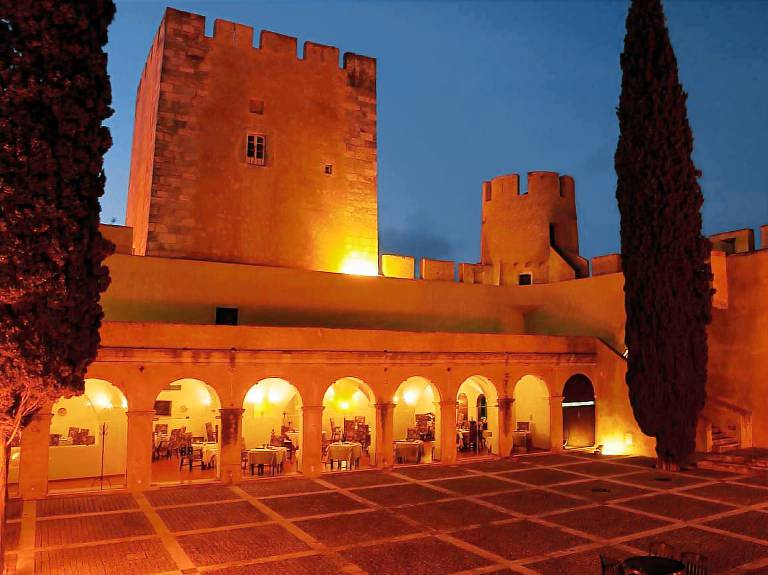 Pousada Castelo de Alvito - Historic Hotel in Beja