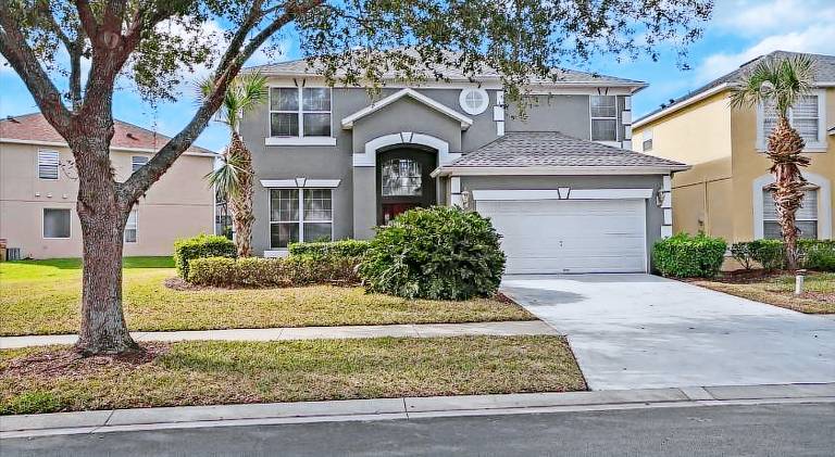 Charming villa with jacuzzi & pool | Pets allowed in Kissimmee, FL
