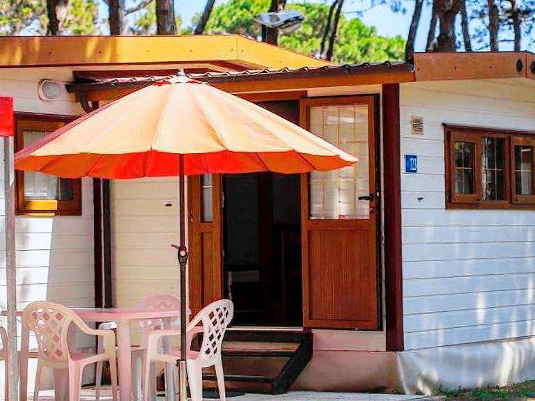 Mobile home with patio & pool — photo 4