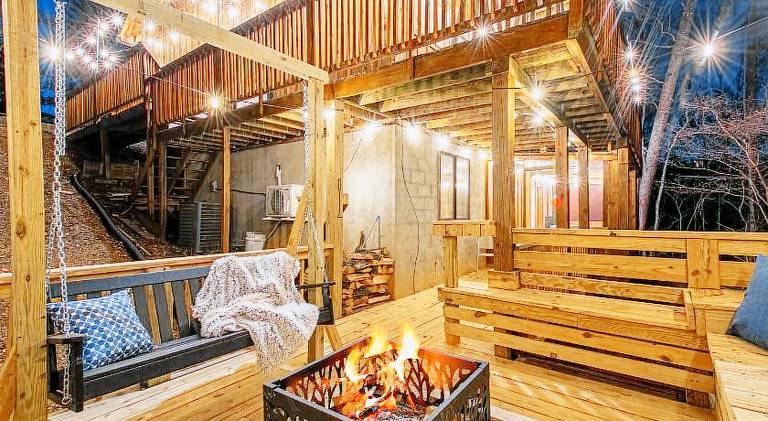 Vacation home with hot tub — photo 3