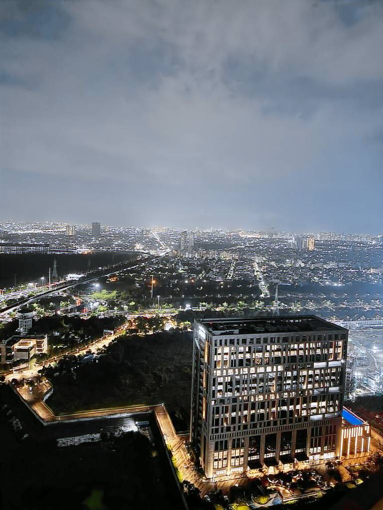 SkyView Serenity at Supernova 36th floor — photo 4