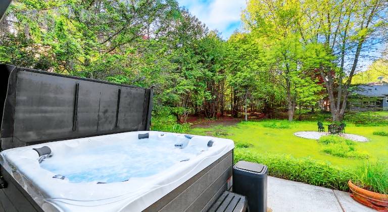 House with jacuzzi — photo 4