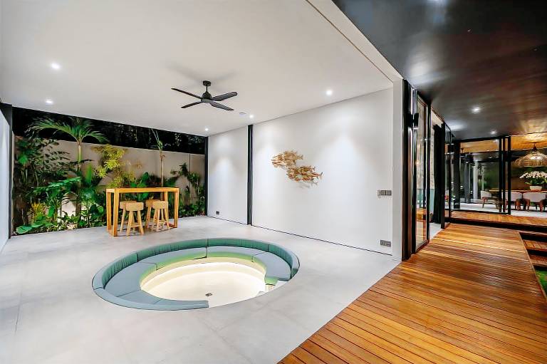 Villa with private pool — photo 4