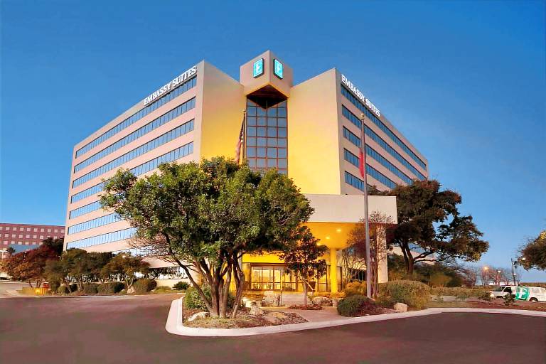 Embassy Suites by Hilton San Antonio Airport — photo 2