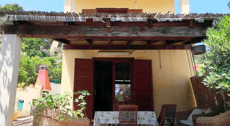 Vacation home with terrace, garden & barbecue — photo 3