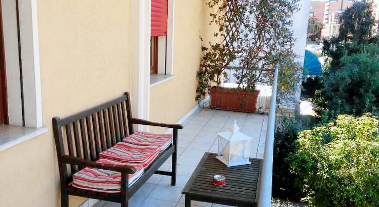 Rental apartment with patio — photo 3