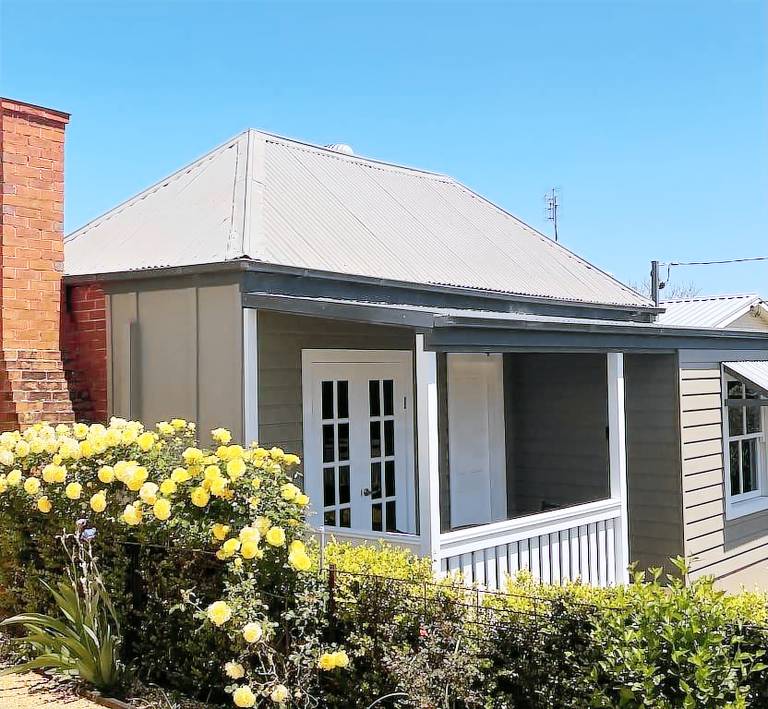Cottage Cowra