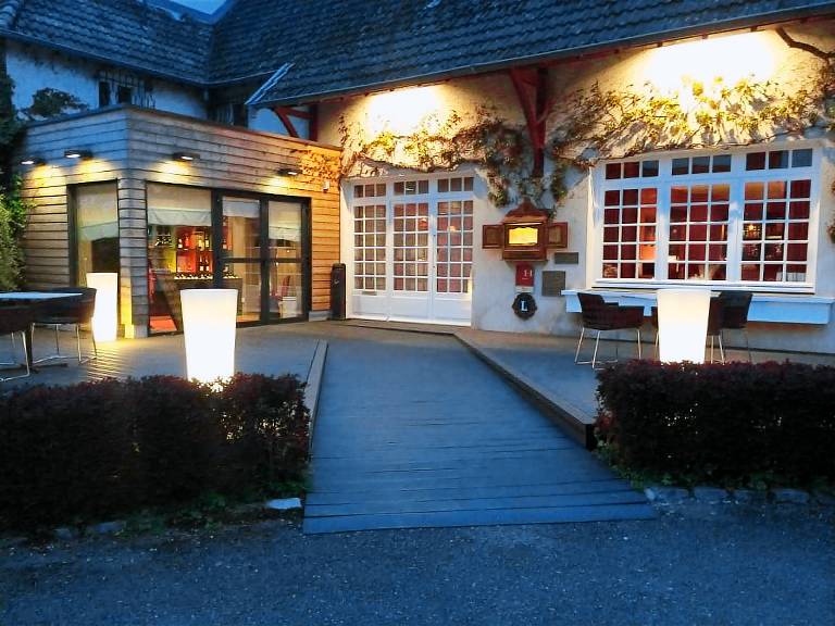 Hotel Restaurant La Chaumière in Dole