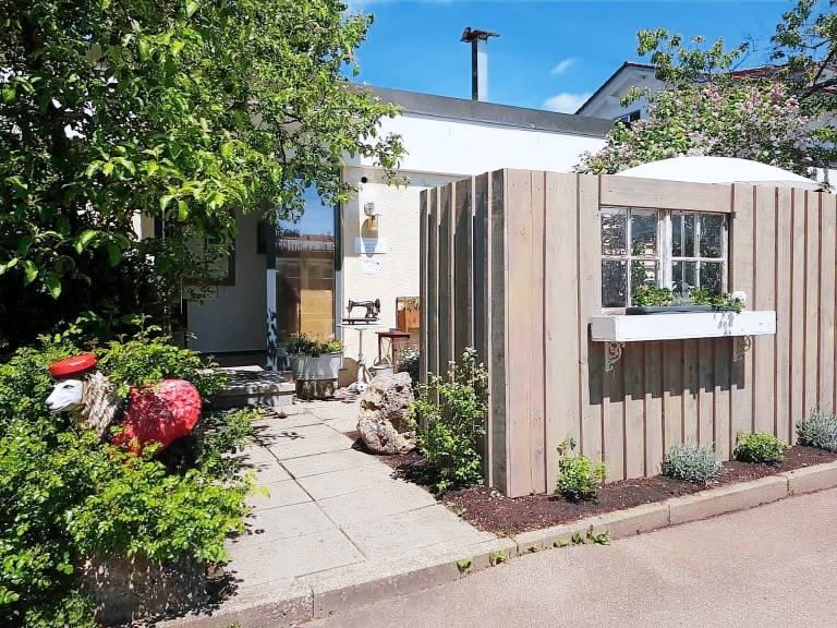 Holiday Home 'Ferienhaus Schillerstraße' with Private Terrace, Shared Garden and Wi-Fi — photo 2