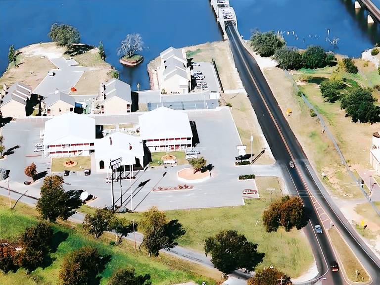 Lake View Inn in Granbury, TX