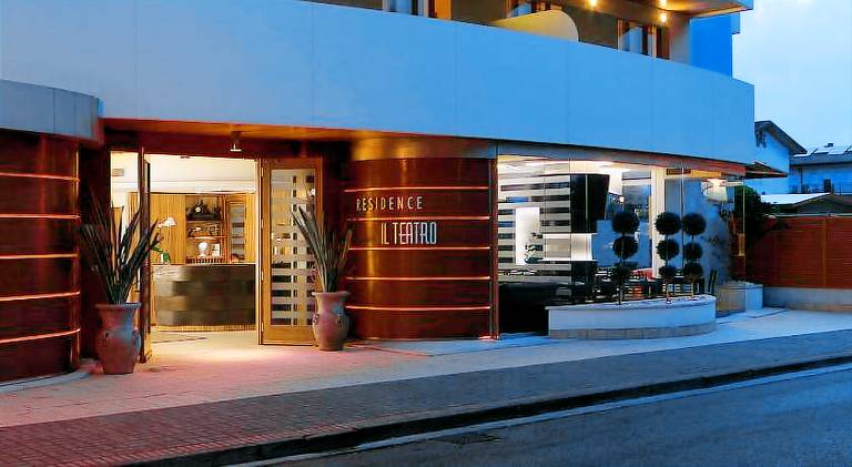 Child-friendly serviced apartment with pool, patio & hot tub | Next to the beach | Dogs allowed — photo 5