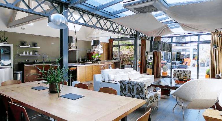 Villa with barbeque & patio — photo 4