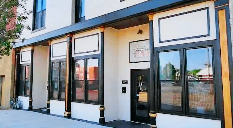 Pleasant holiday apartment with patio | Pets are welcome in Metropolis, IL