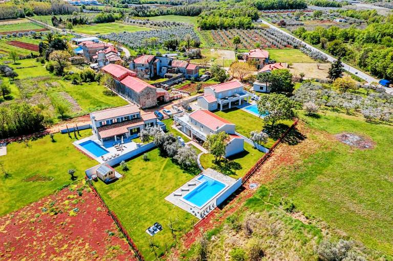 Villa with garden, sauna & BBQ | Pool view — photo 4