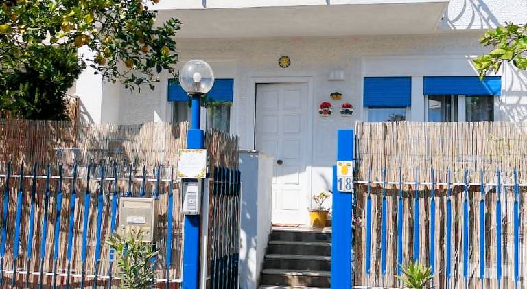 Villa del Limone, Mondello Via deucalione 18, via Miseno 18 in Palermo