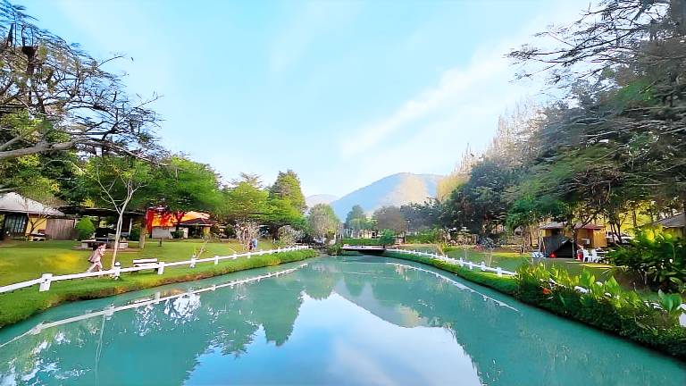 Vacation home with patio, yard & barbeque in Suan Phueng