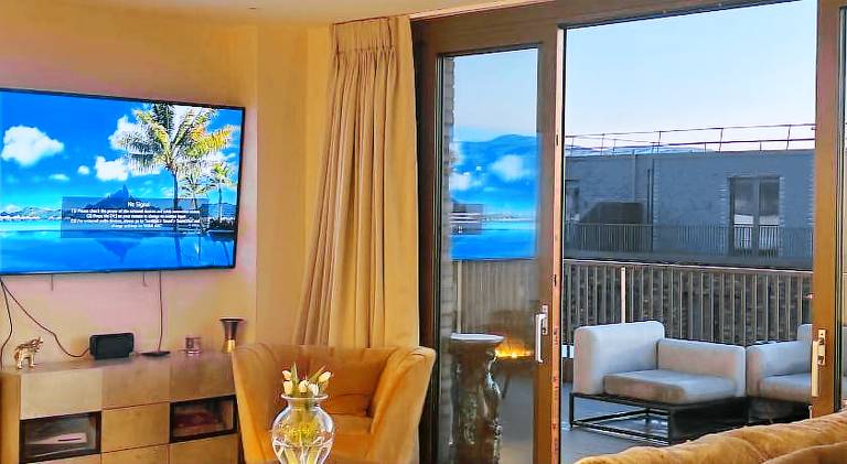 Stunning and central three bedroom Penthouse with roof terrace — photo 2