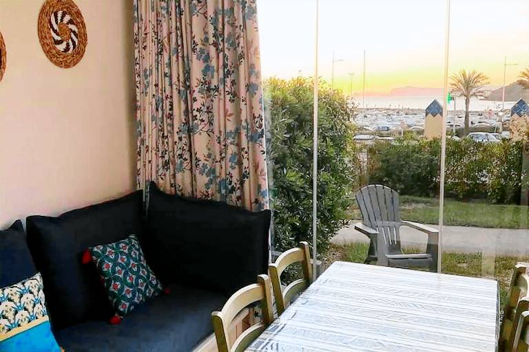 Rental apartment with pool, garden & terrace | Close to the beach | Pets are welcome in Six-Fours-les-Plages