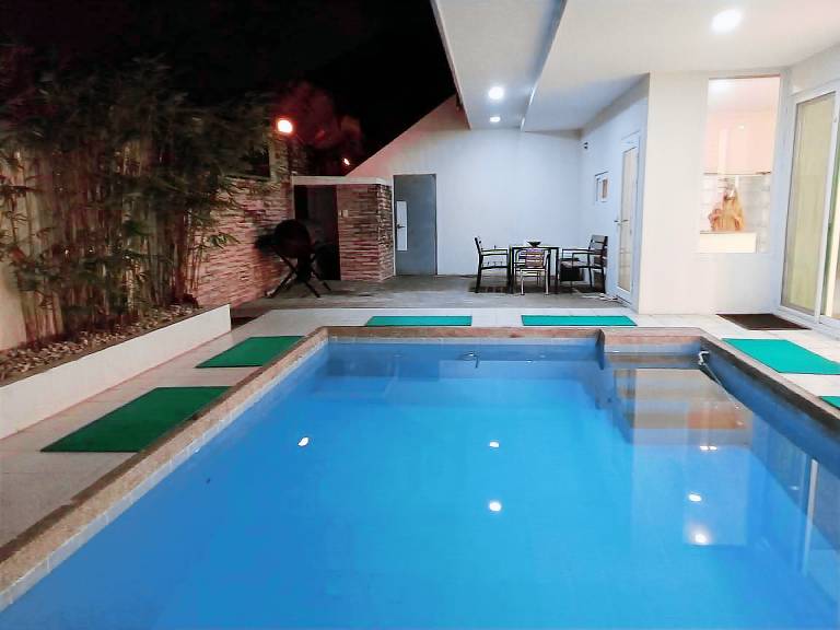 Big villa with pool & grill | Pets are welcome in Angeles City