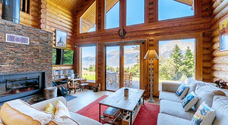Chalet with terrace & yard — photo 3