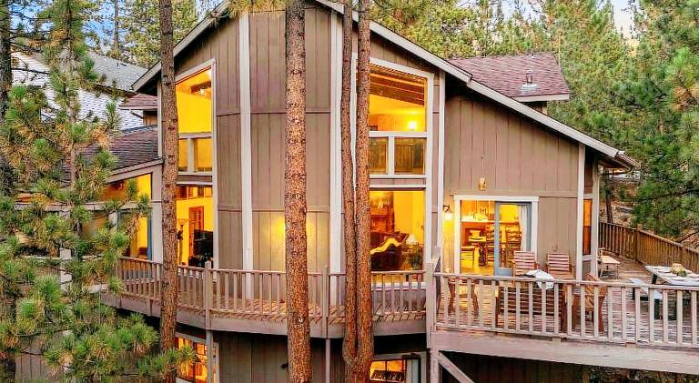 Fully equipped vacation home with barbecue & patio | Pet-friendly in Big Bear Lake, CA