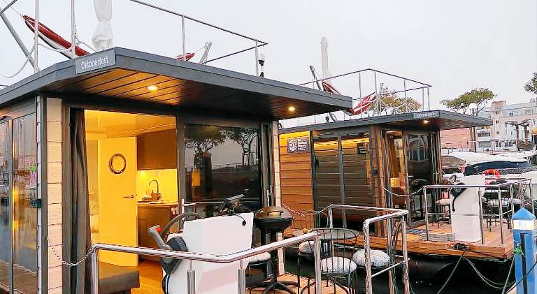 Boat with barbecue & patio in Ayamonte