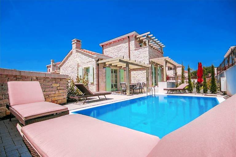 Villa with pool & BBQ — photo 3