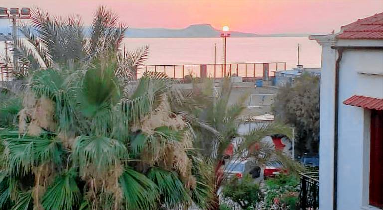 House with terrace & garden | Next to the beach | Good for workation | Pets are welcome in Rethymno
