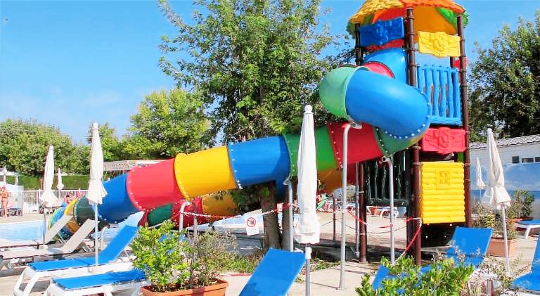 House with pool — photo 4