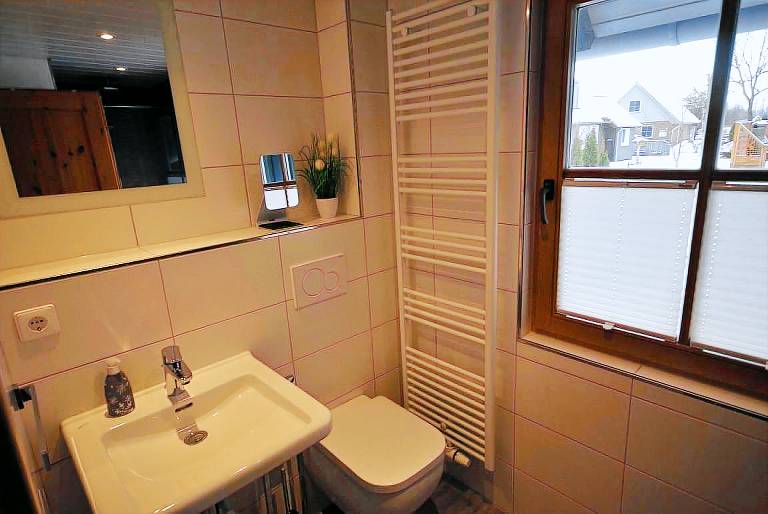 Individuell und geschmackvoll eingerichtetes Holzhaus — photo 3