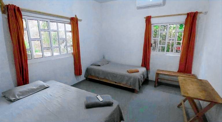 HABITACION PRIVADA CON AC, WiFi, TV, COCINA, BANO Y ESTACIONAMIENTO in Oaxaca