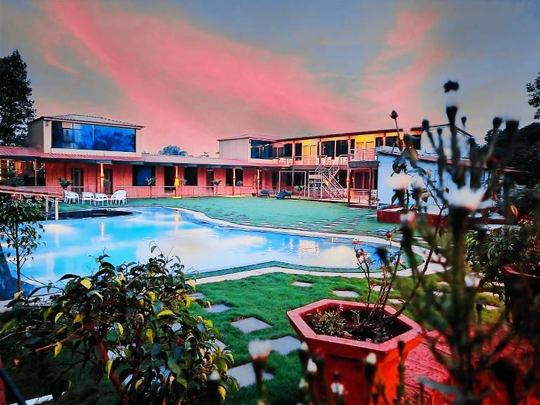 Arya Resort and SPA in Jaoli