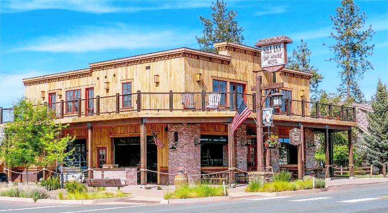 Ski Inn Taphouse Hotel in Sisters, OR