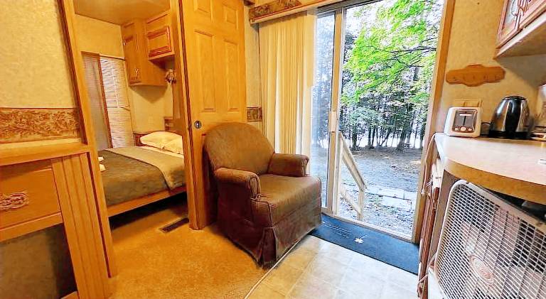 Lakefront RV Cottage in Parry Sound 14 — photo 2