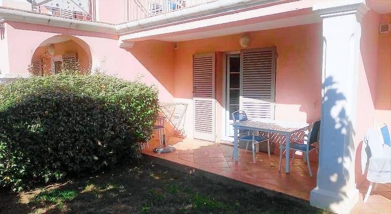Apartment with private pool, garden & patio — photo 5