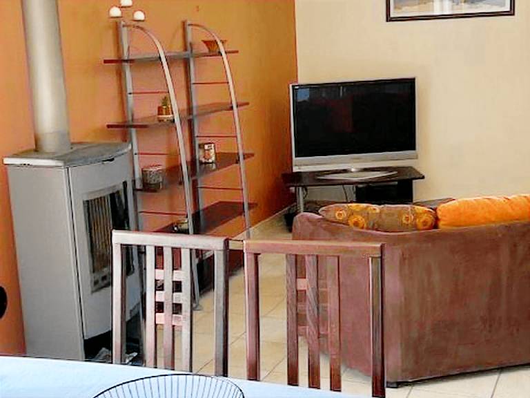 Cottage with yard & BBQ — photo 4