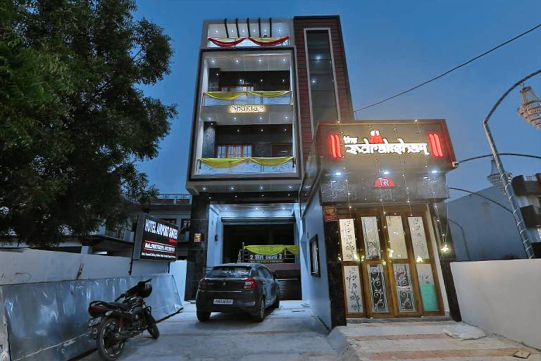 Hotel Airport Suites in Lucknow