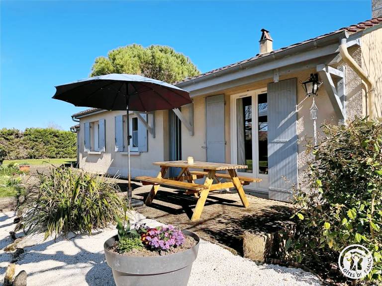 Gite with terrace, barbecue & garden in Bergerac