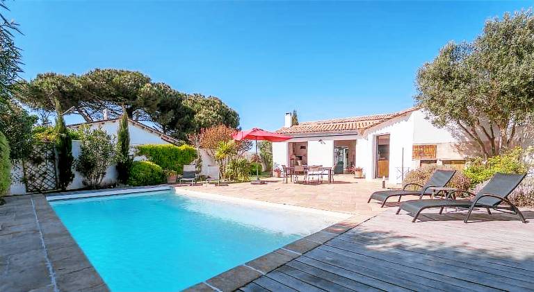 Villa with barbecue, yard & terrace | Pets are welcome in Le Bois-Plage-en-Re