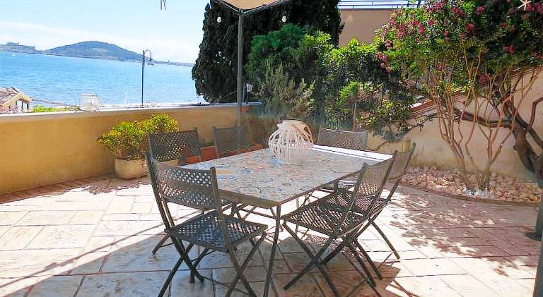 Holiday apartment with pool in Latina